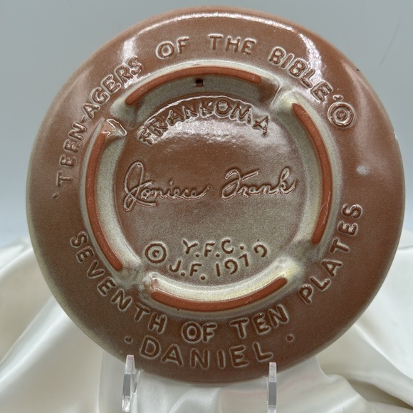 Vintage 1979 Frankoma “Teenagers of the Bible” Daniel the Courageous Plate - Picture 2 of 3